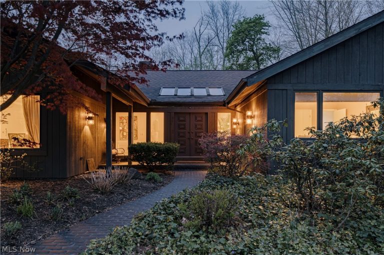 8 Louis Drive, Pepper Pike, OH - Photo 2