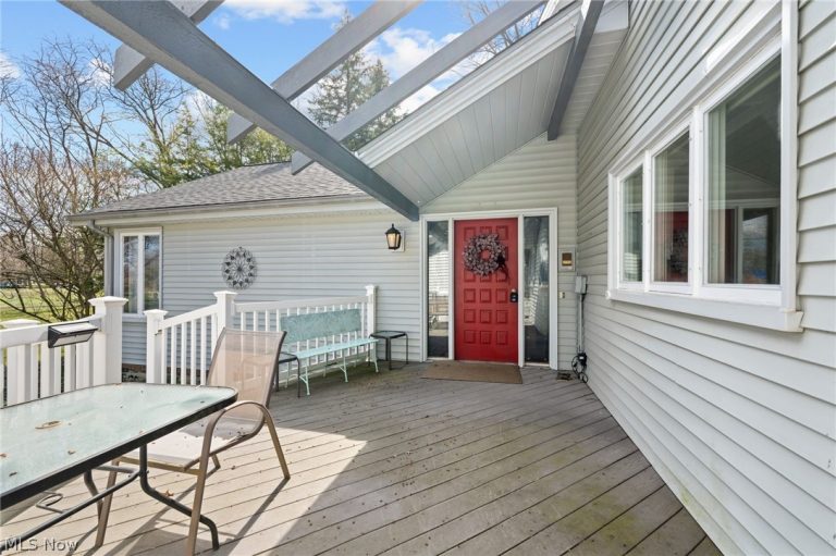 6656 Woodhawk Drive, Mayfield Heights, OH - Photo 8