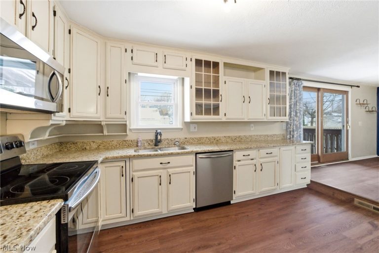 1216 Miner Road, Mayfield Heights, OH - Photo 6