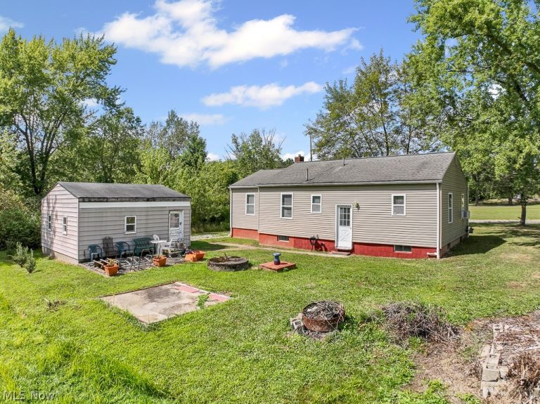 1235 Elm Street, Sebring, OH - Photo 2