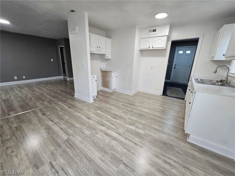 2044 Green Road, Cleveland, OH - Photo 6