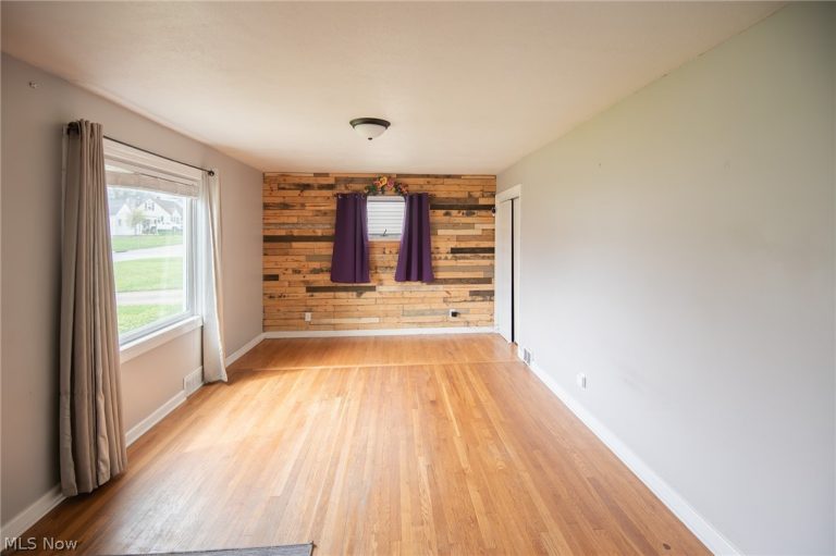 107 Renee Drive, Struthers, OH - Photo 4