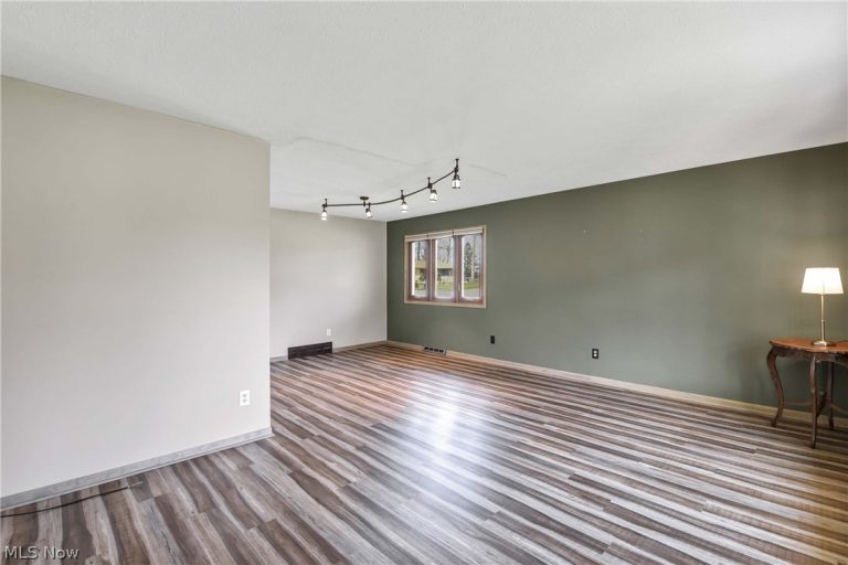 7350 Ames Road, Parma, OH - Photo 3