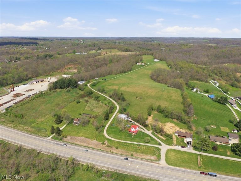 3741 Mayfair Lane, Cambridge, OH - Photo 2