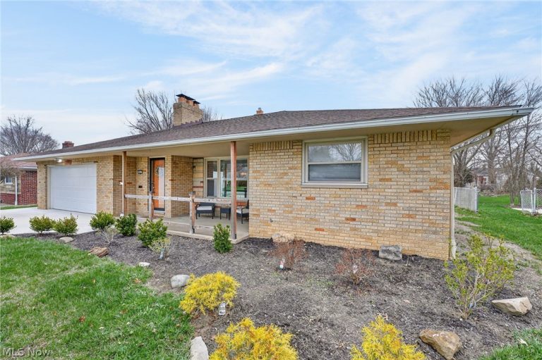 4527 Ranchview Avenue, North Olmsted, OH, 44070