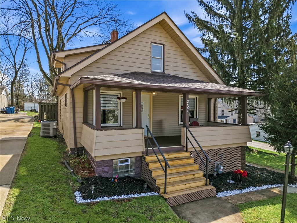 237 Watson Street, Lowellville, OH