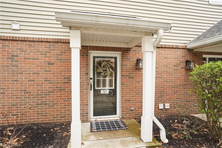 3324 Lenox Village Drive #121, Fairlawn, OH - Photo 2