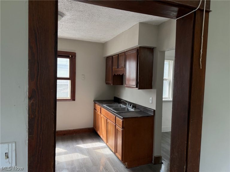 4464 28th Street, Cleveland, OH - Photo 4