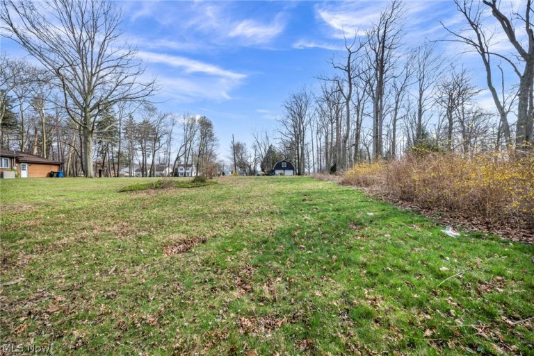 7639 Salida Road, Mentor on the Lake, OH - Photo 3