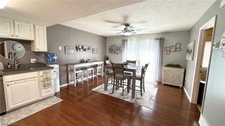 6960 Parkway Drive, Middleburg Heights, OH - Photo 4