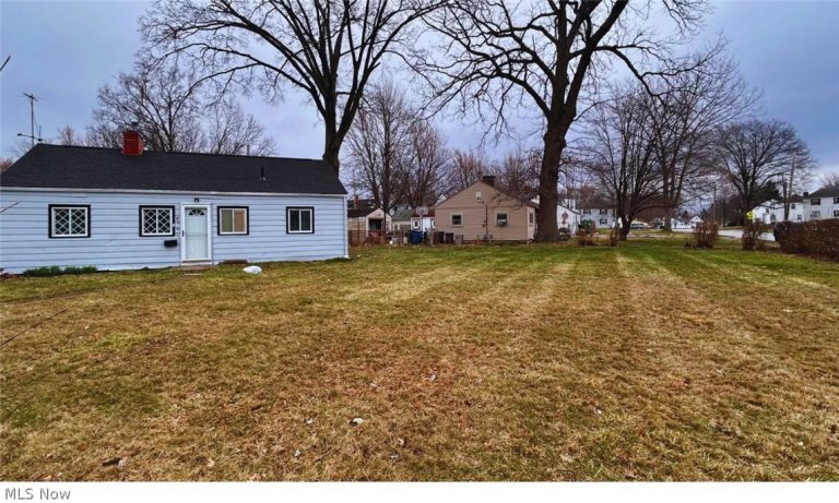 4061 Gregus Avenue, Lorain, OH - Photo 2