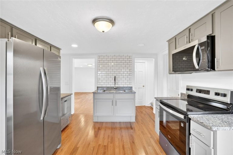 744 Wooster Street, Canal Fulton, OH - Photo 8