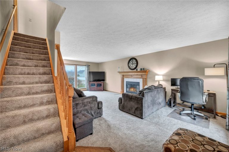 5704 Halwick Drive, Ravenna, OH - Photo 8