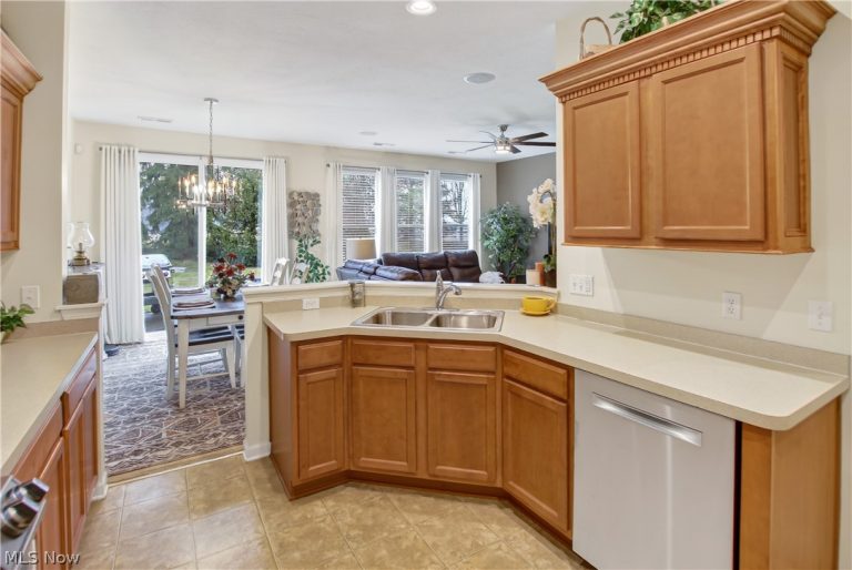 9448 Saw Mill Drive, North Ridgeville, OH - Photo 6