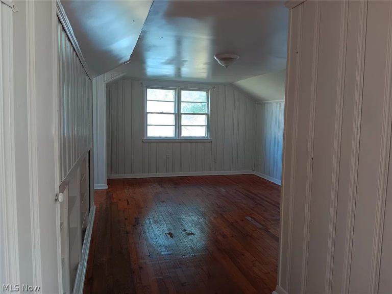 18208 Edinboro Avenue, Maple Heights, OH - Photo 8