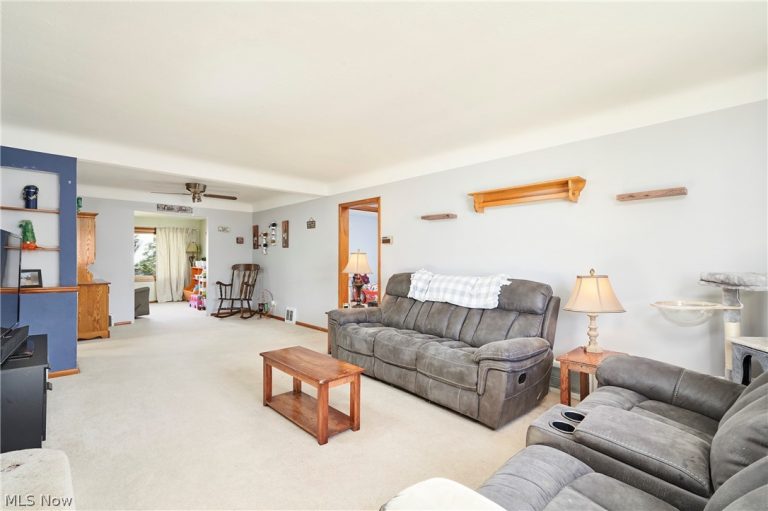 1359 Beaconfield Road, Lyndhurst, OH - Photo 3