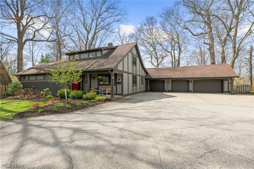 22235 Arbor Cliff Lane, Rocky River, OH