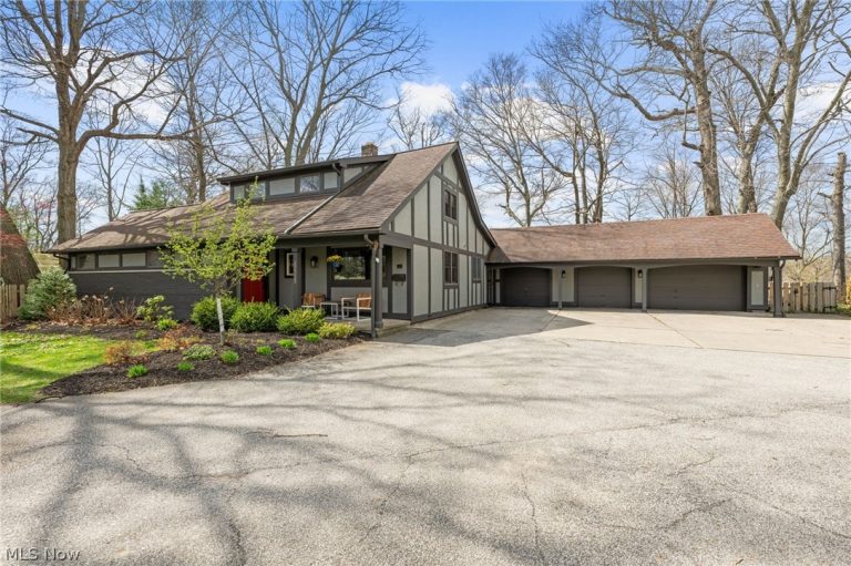 22235 Arbor Cliff Lane, Rocky River, OH, 44116