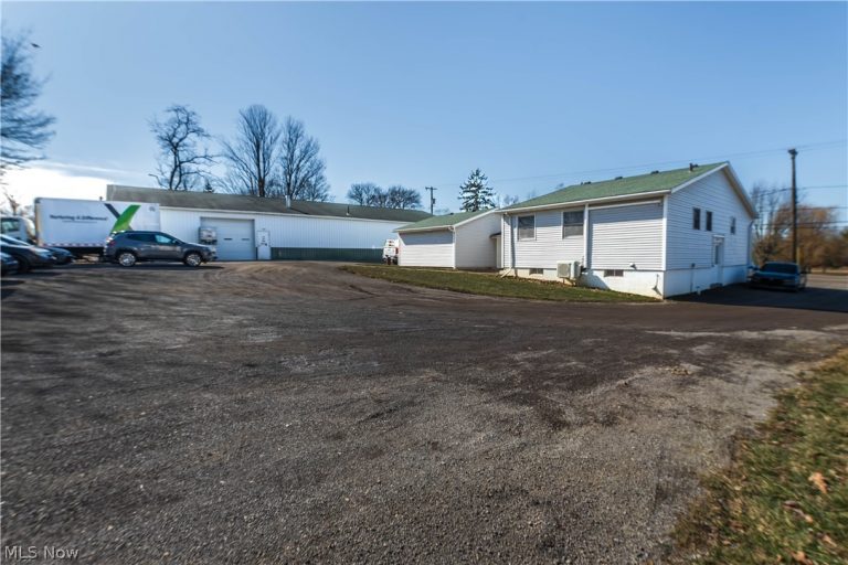 13390 Ravenna Avenue, Hartville, OH - Photo 6