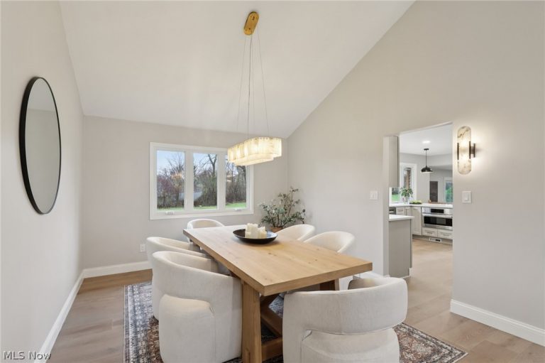 23821 Halburton Road, Beachwood, OH - Photo 8