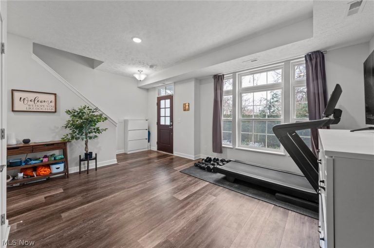 12023 Ashbury Avenue, Cleveland, OH - Photo 8