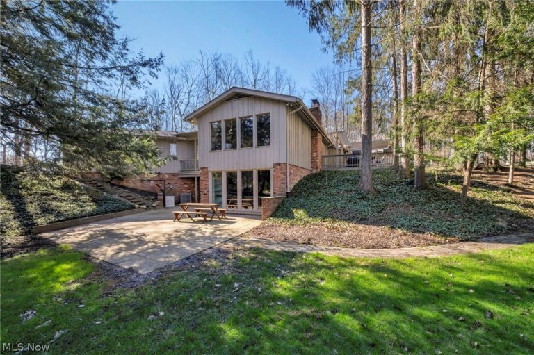 34580 Sherbrook Park Drive, Solon, OH - Photo 2