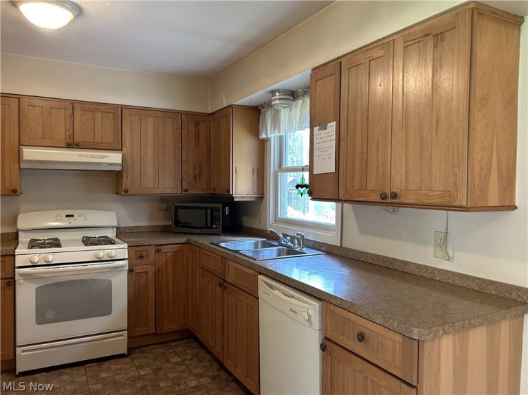 2514 Red Fox Pass, Willoughby Hills, OH - Photo 2