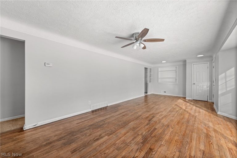 8760 Priem Road, Strongsville, OH - Photo 6