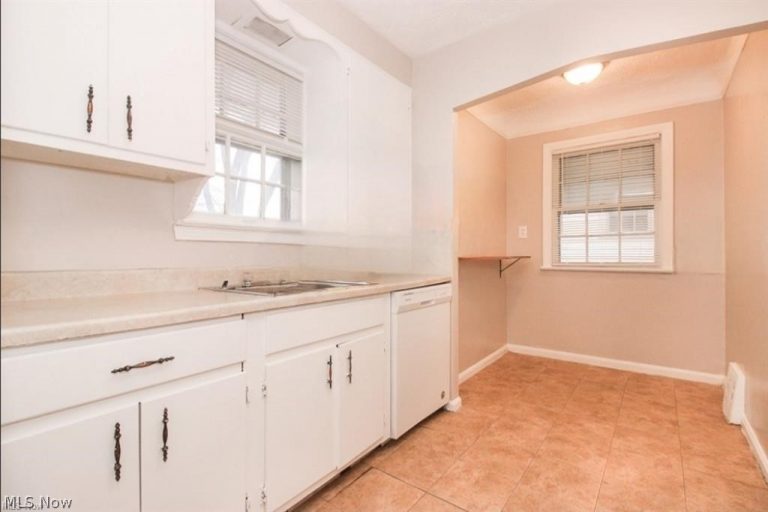 3801 Woodridge Road, Cleveland, OH - Photo 6