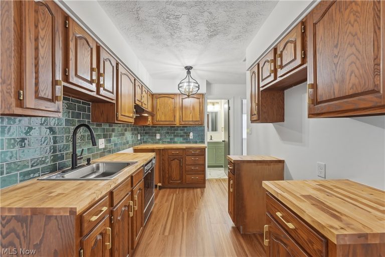 25735 Lorain Road #210, North Olmsted, OH - Photo 2