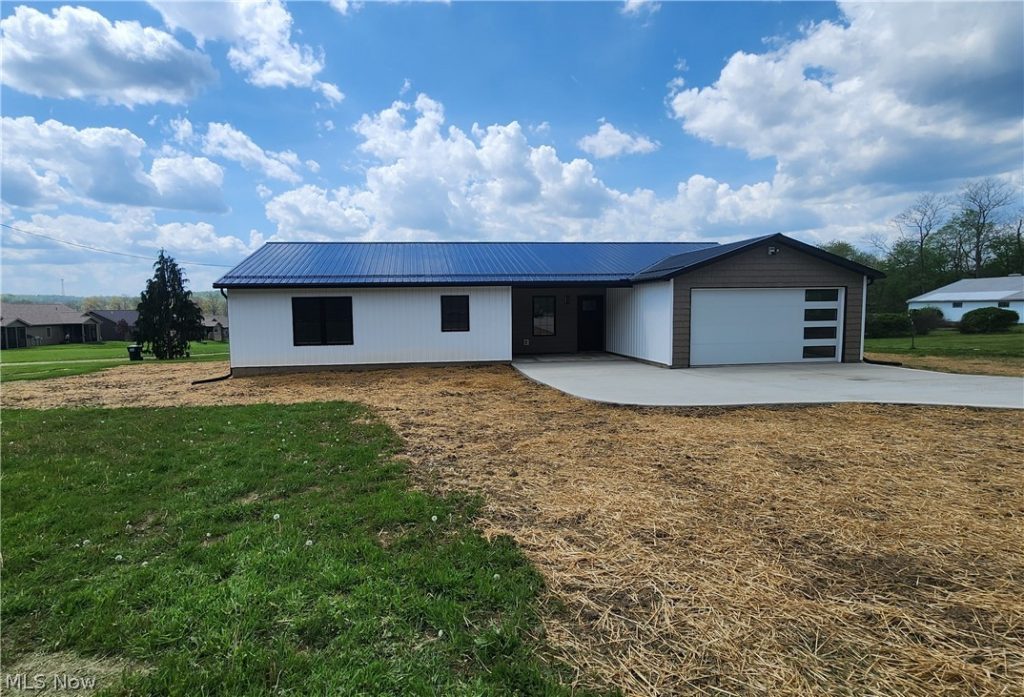 3190 Eastport Road, Dennison, OH
