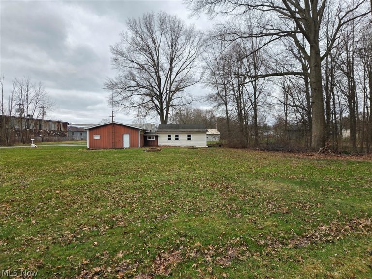 2410 Railroad Street, Newton Falls, OH - Photo 5