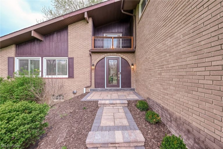 5941 Stow Road, Hudson, OH - Photo 2