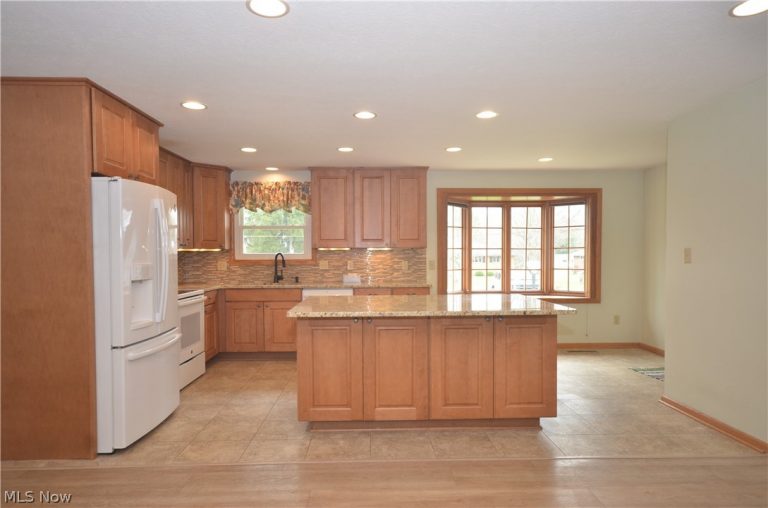 987 Howard Drive, Tallmadge, OH - Photo 3