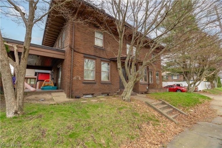 528 Lincoln Way, Massillon, OH - Photo 2