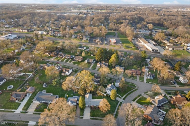 1807 Wicliff Avenue, Massillon, OH - Photo 2