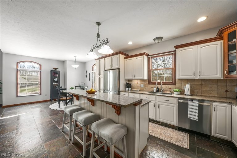 440 Kimberly Drive, Aurora, OH - Photo 6