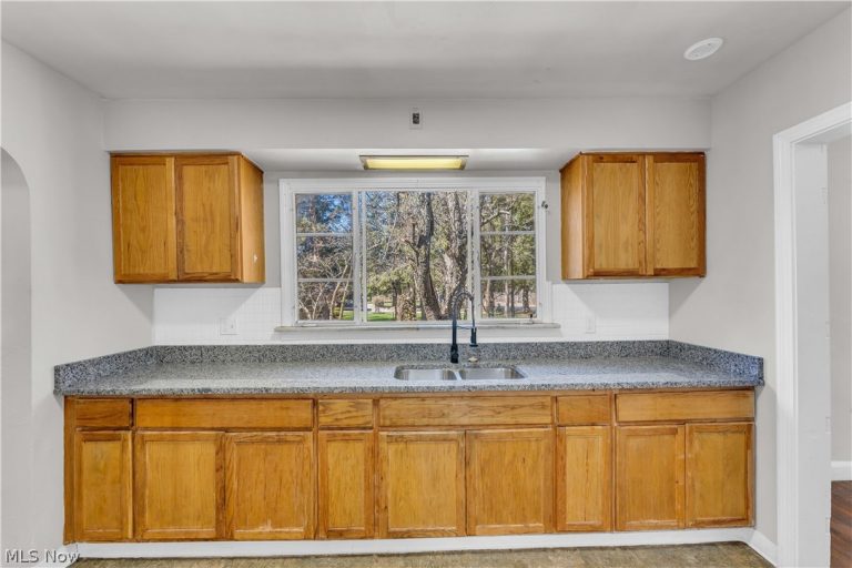 2150 Glenridge Road, Euclid, OH - Photo 6