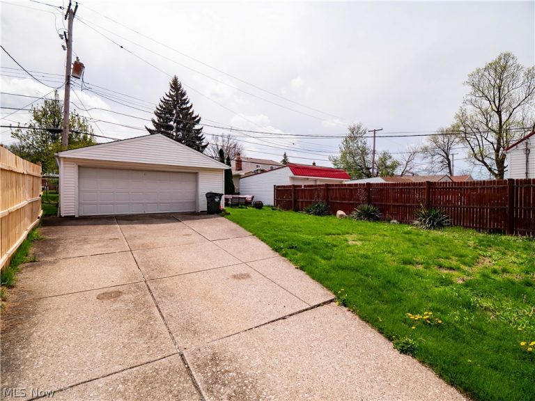 4423 Grantwood Drive, Parma, OH - Photo 4