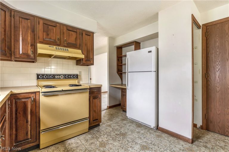 8054 Fox Run Avenue, North Canton, OH - Photo 8