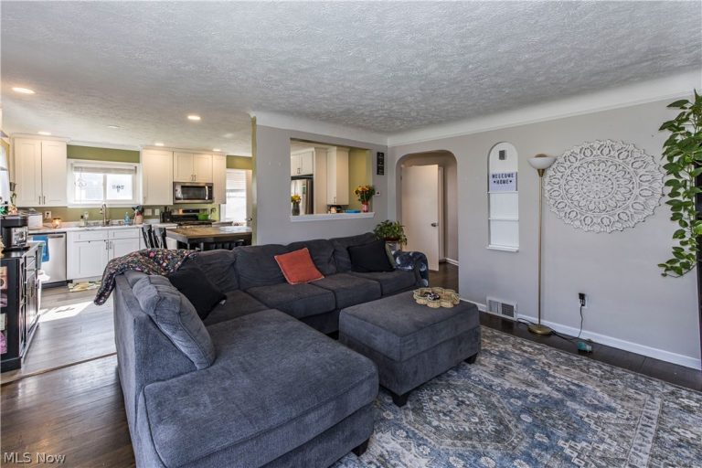 3303 Liggett Drive, Parma, OH - Photo 4