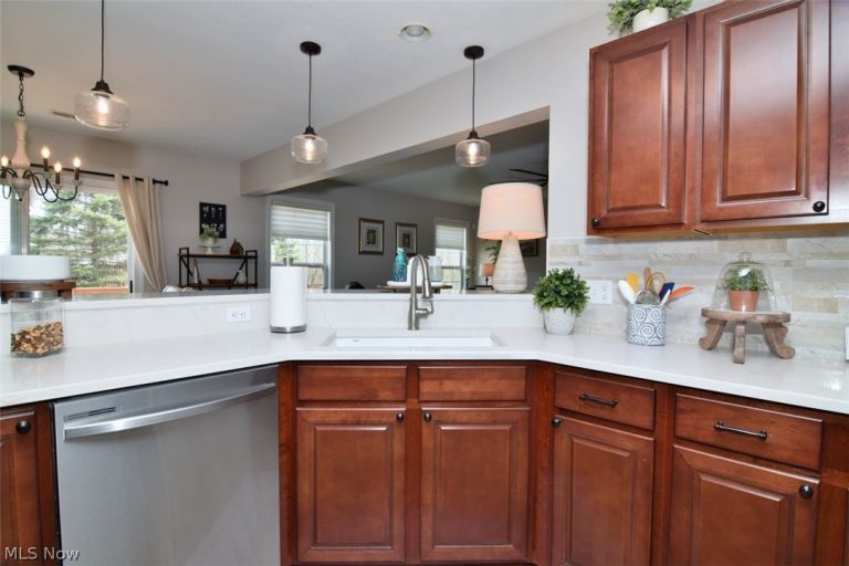 10411 Redbud Drive, Aurora, OH - Photo 8
