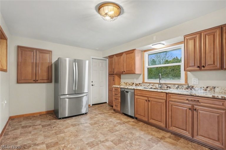 1215 Pleasant Valley Drive, Warren, OH - Photo 3