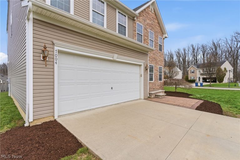 7004 Fallow Way, Lorain, OH - Photo 5