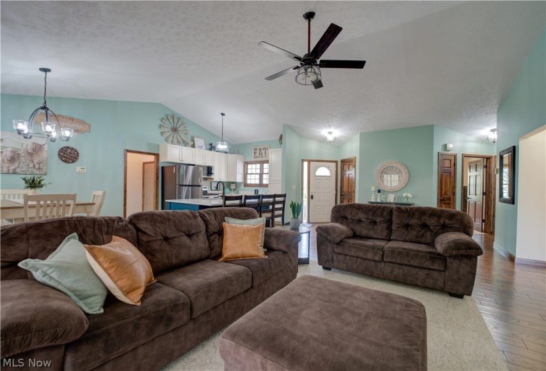 118 Sassafras Drive, Vermilion, OH - Photo 2