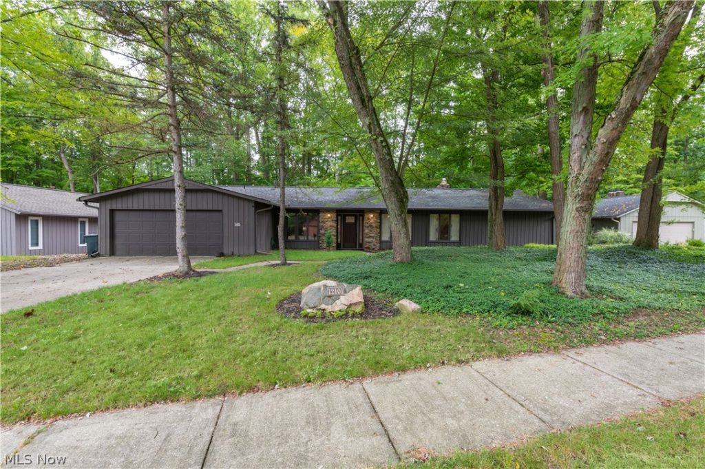 12101 The Bluffs, Strongsville, OH
