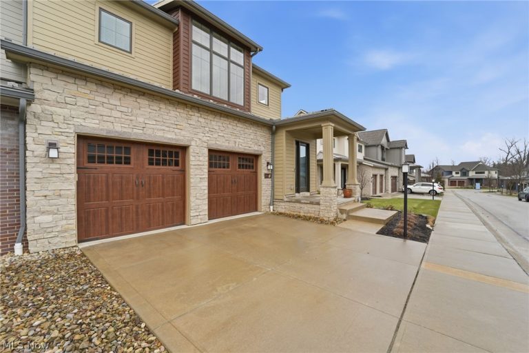 2440 Edgewood Trace, Pepper Pike, OH - Photo 2