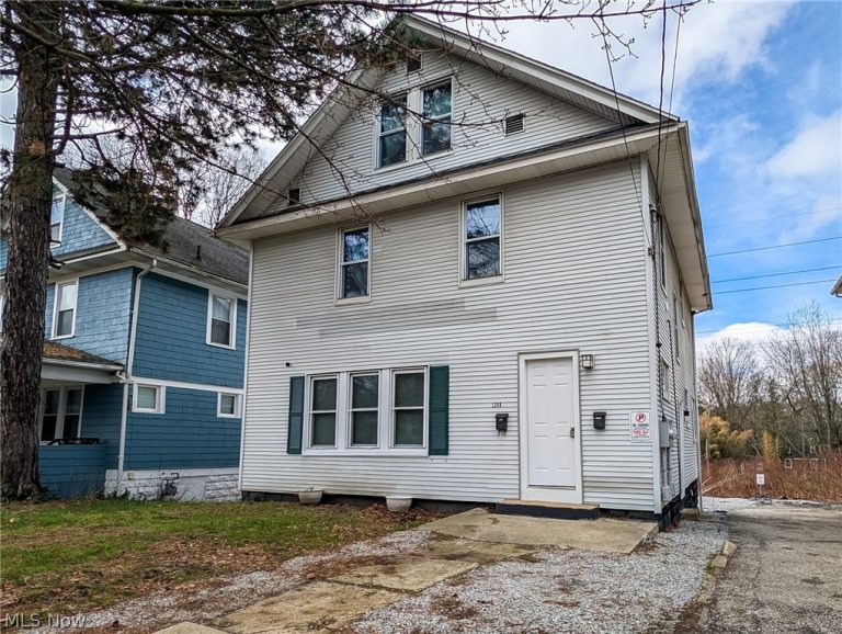 1268 Pondview Avenue #B, Akron, OH, 44305