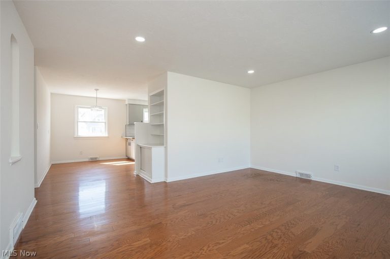 13600 Royal Boulevard, Garfield Heights, OH - Photo 5