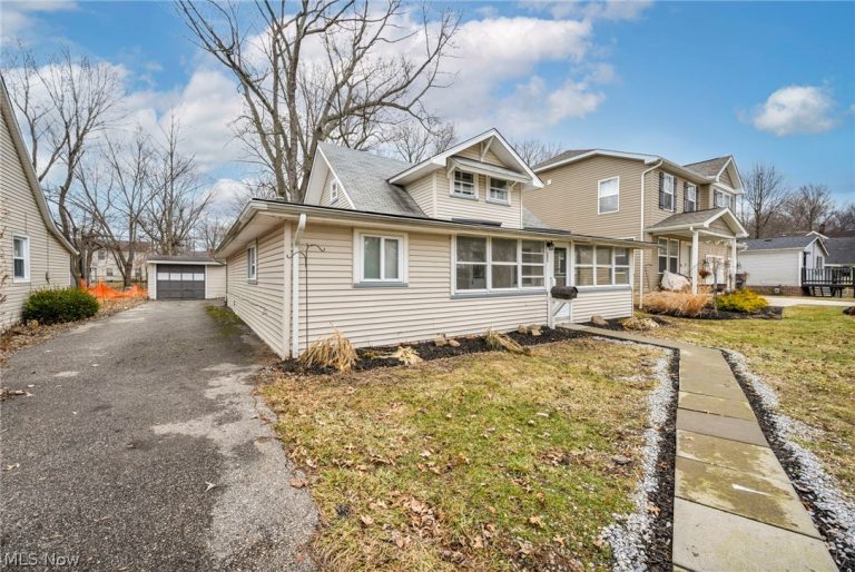 295 E 238th Street, Euclid, OH - Photo 5